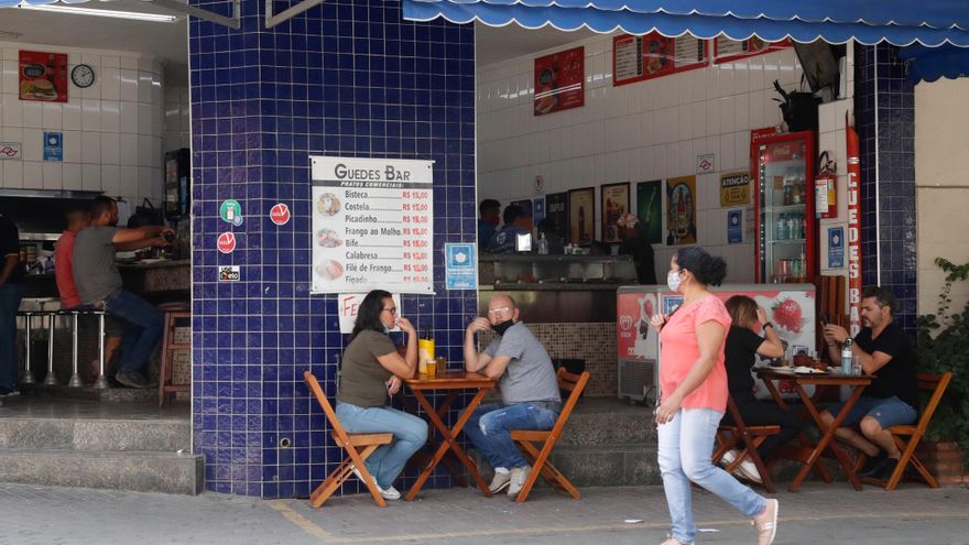 Brasil suma 3.086 muertes diarias por covid y el total sobrepasa las 395.000