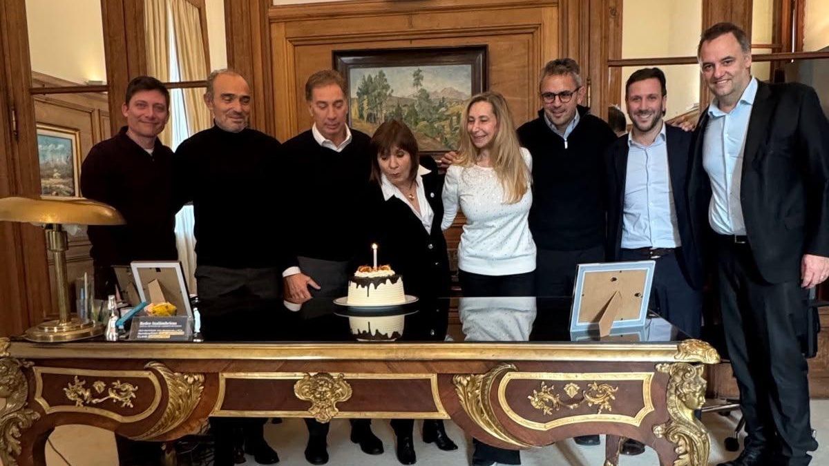 Los Milei supeditan su gobierno a evitar que Adorni sea procesado por lavado de dinero
