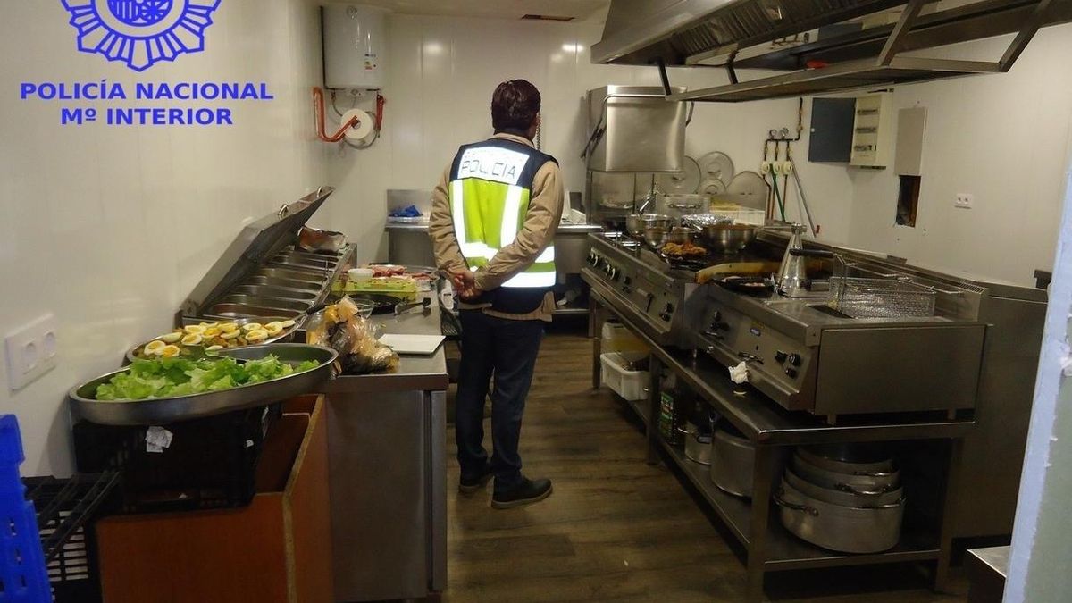 Detenidos los responsables de un local de hostelería que encubría un club de alterne por no dar de alta a trabajadores