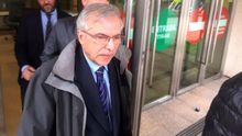 Antonio Lanchares, director de Seguridad de Renfe, saliendo del juzgado tras declarar por el accidente de Angrois