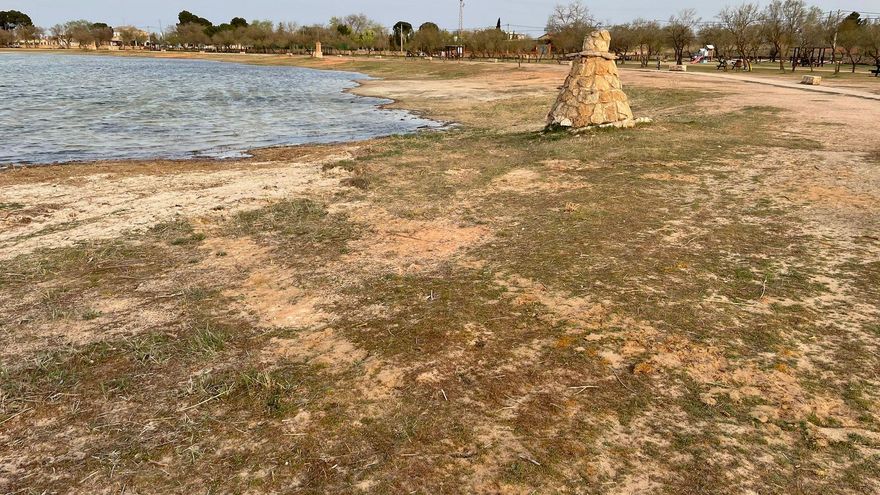 IU llevará al Parlamento Europeo los "usos fraudulentos del agua" y su impacto en las lagunas de Villafranca de los Caballeros