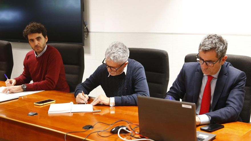 Los ministros del interior, Fernando Grande-Marlaska, y el ministro de la Presidencia, Félix Bolaños, durante el comité de crisis del martes