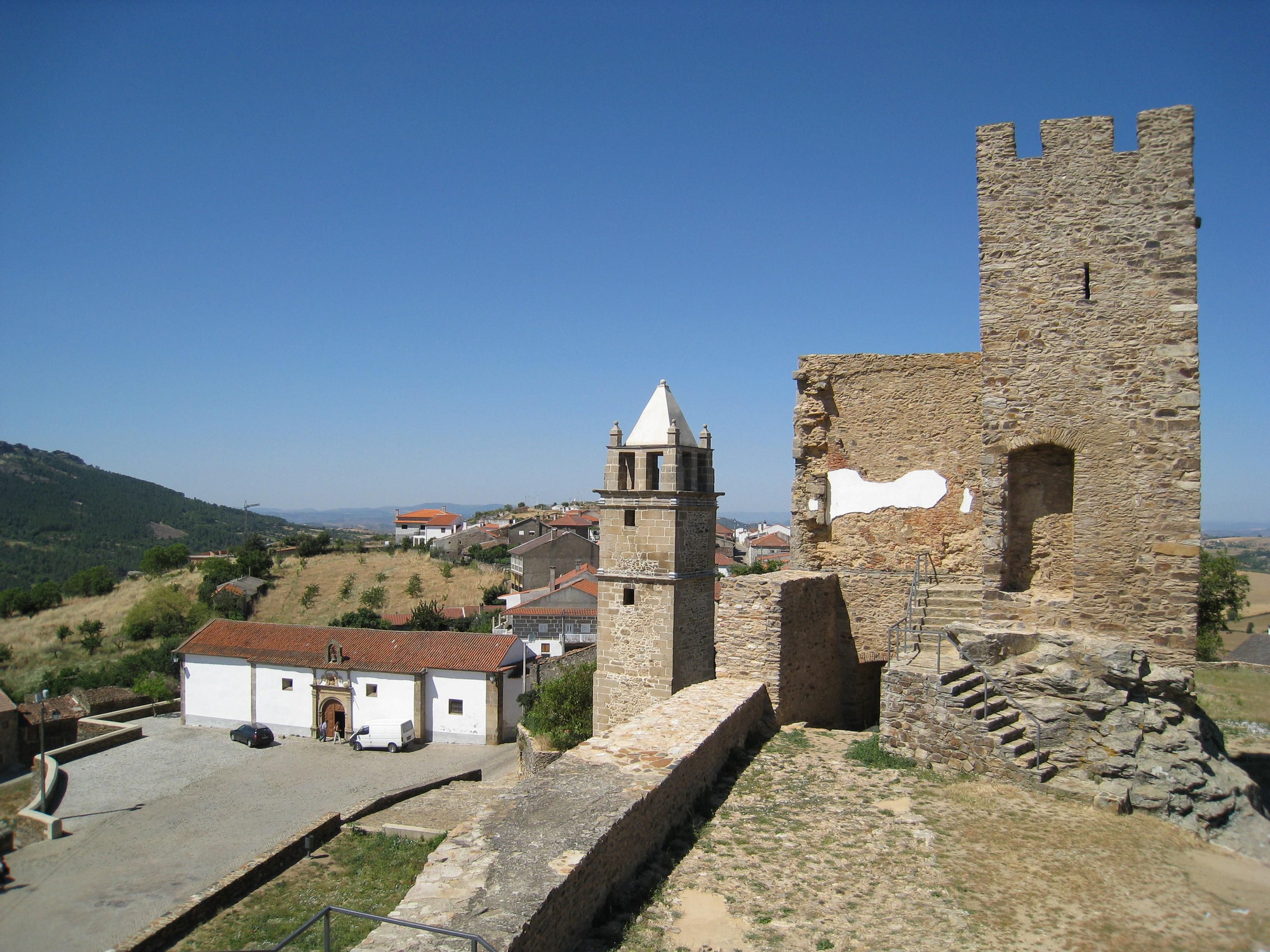 Castillo de Mogadouro.