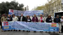 La asociación Long Hope en la manifestación frente a la Embajada de Noruega en Madrid | Foto de Marta Jara