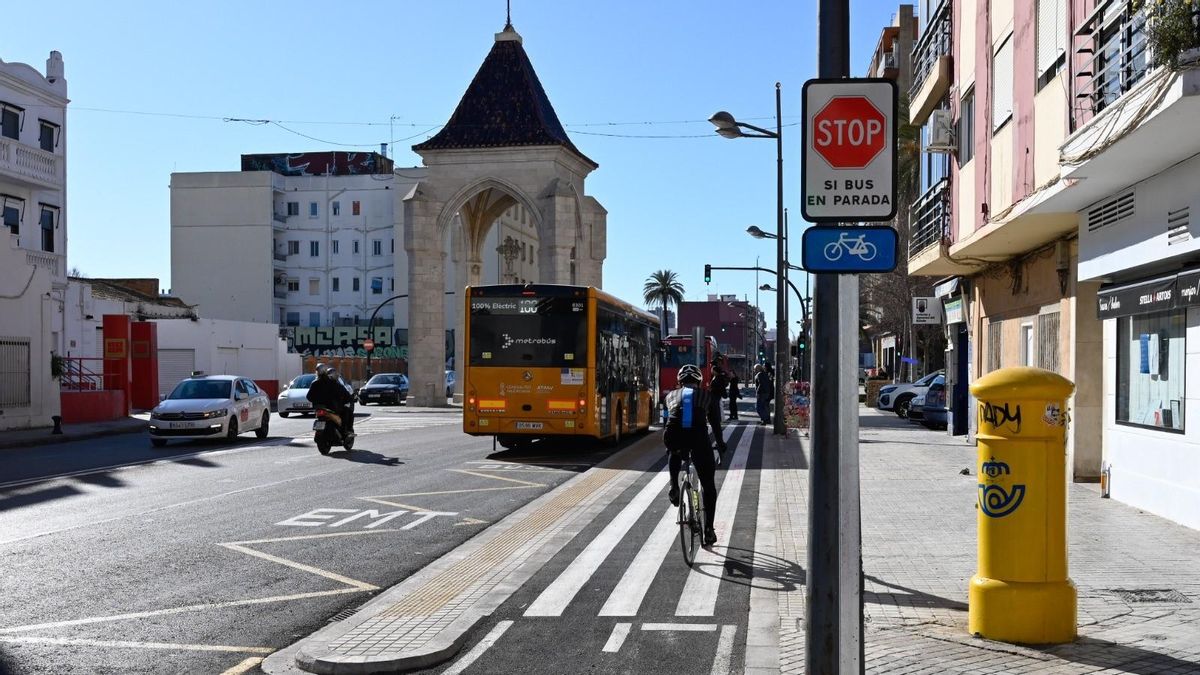 Así está cambiando la movilidad en València: el uso del carril bici se desploma en el centro y el coche se dispara en Colón