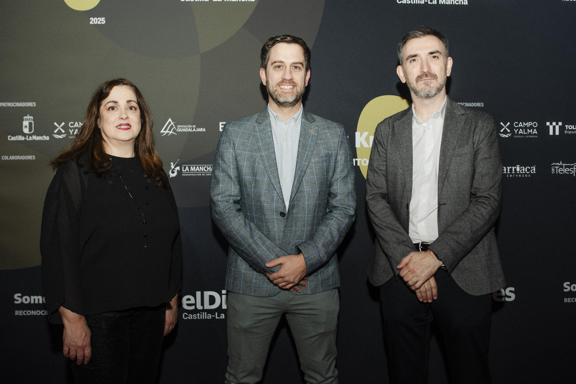 Carmen Bachiller, directora de elDiario.es Castilla-La Mancha; Javier Merino, presidente del Colegio de Fisioterapeutas de Castilla-La Mancha; e Ignacio Escolar, director de elDiario.es