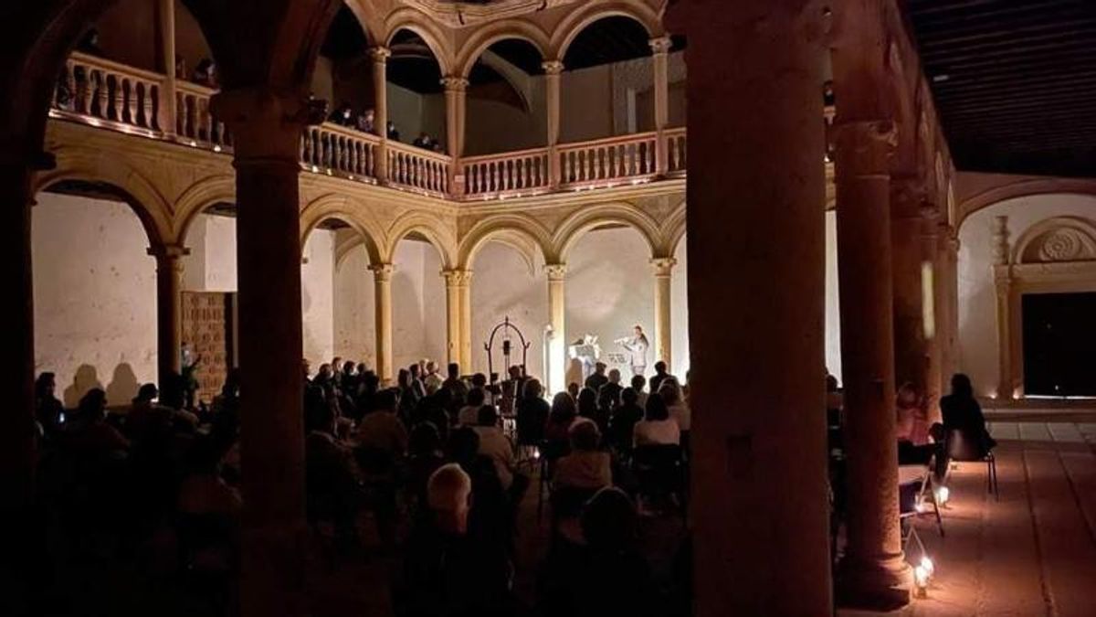 Imagen de archivo: un concierto del Festival de música antigua de Grajal de Campos en el Palacio de los Vega.
