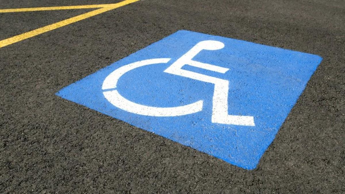 Facua cuestiona el criterio para conceder plazas de aparcamiento a personas con movilidad reducida en Córdoba
