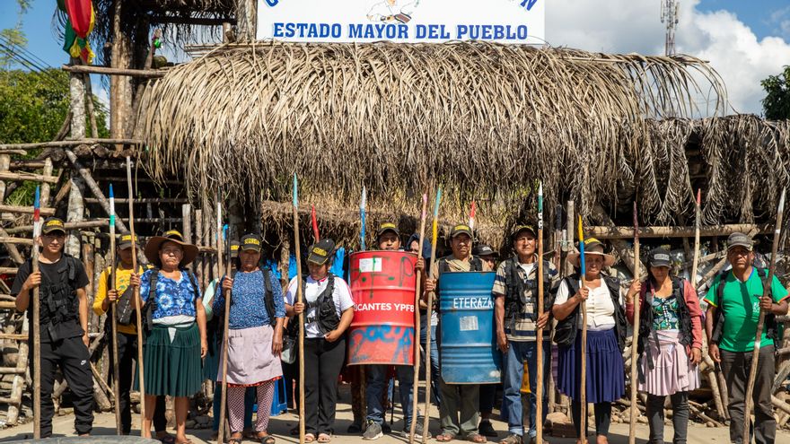 Dos mil personas con estacas, escudos y lanzas protegen el último fortín de Evo Morales