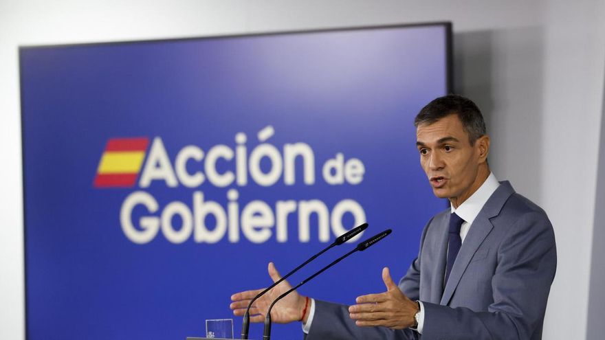 Imagen de archivo (06/10/2026) El presidente del Gobierno, Pedro Sánchez, comparece en rueda de prensa tras la reunión del Consejo de Ministros en el Palacio de la Moncloa. EFE/ Javier Lizon