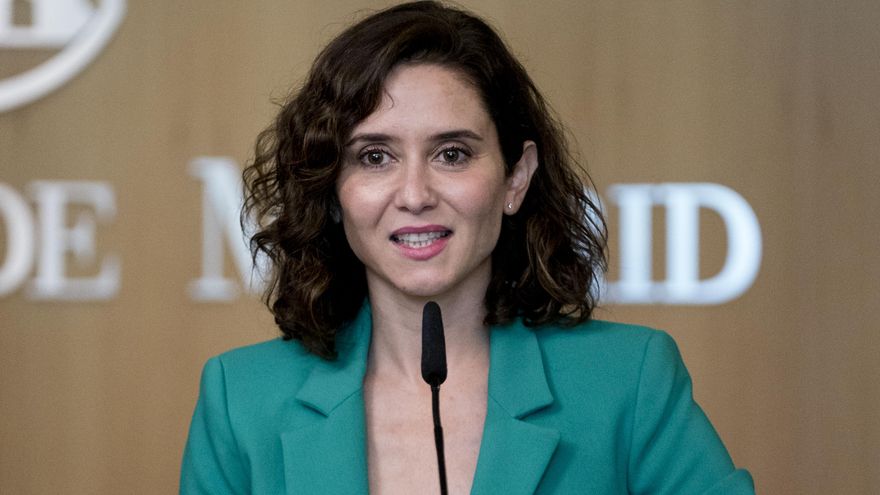 La presidenta en funciones de la Comunidad de Madrid y del Grupo Parlamentario Popular (GPP) en la Asamblea de Madrid, Isabel Díaz Ayuso comparece ante los medios de comunicación al finalizar una reunión en la Asamblea de Madrid, a 15 de junio de 2023