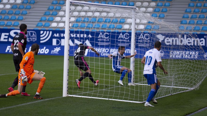 El Tenerife no le puede a la Ponferradina ni de penalti