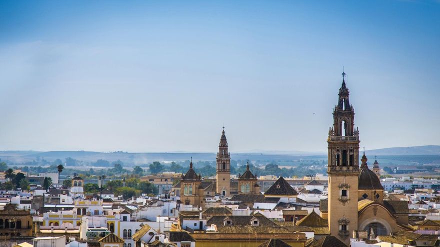 Conocido como la "Ciudad de las Torres", este es el municipio más extenso de toda la provincia de Sevilla