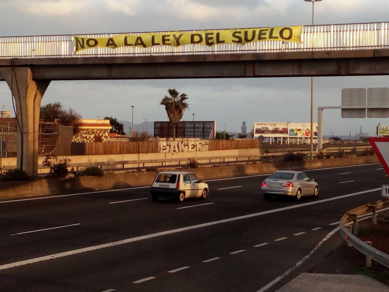 Pancartas en contra de la Ley de Suelo en Las Palmas de Gran Canaria.