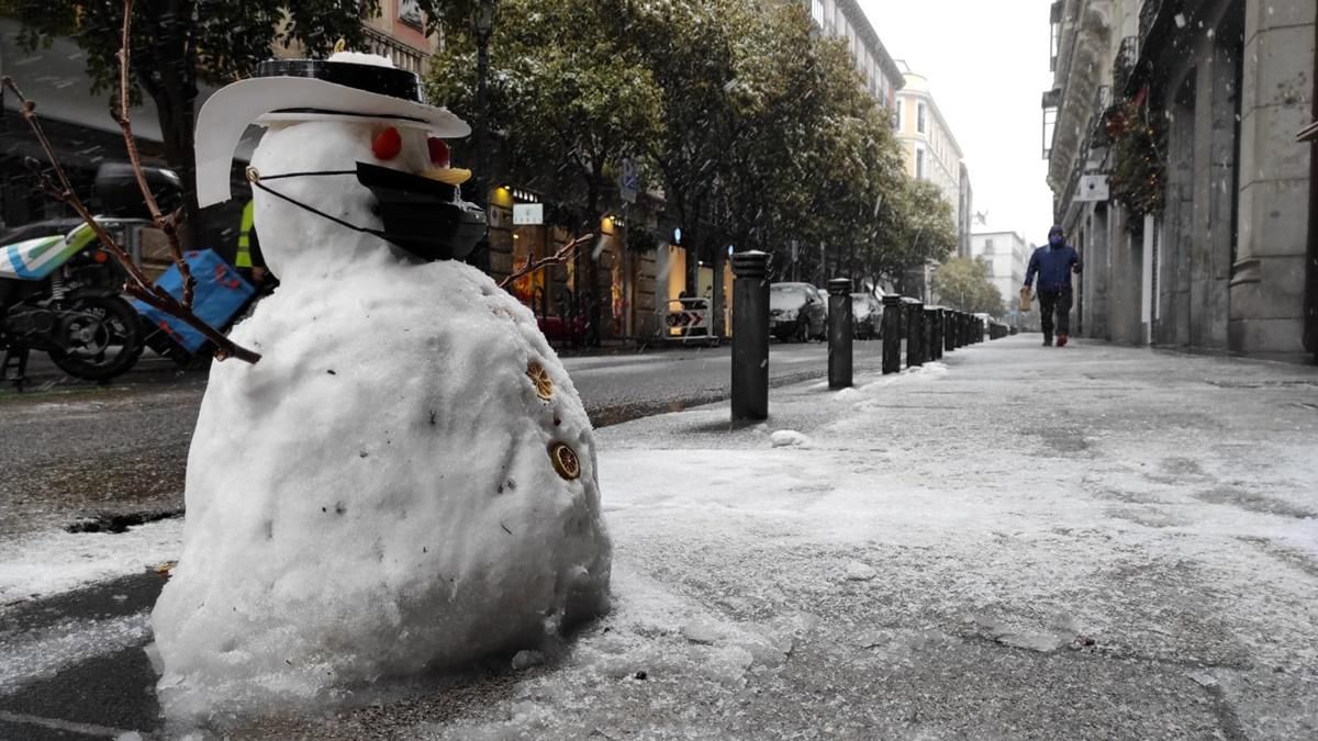 Mu�eco de nieve en Barquillo.jpg