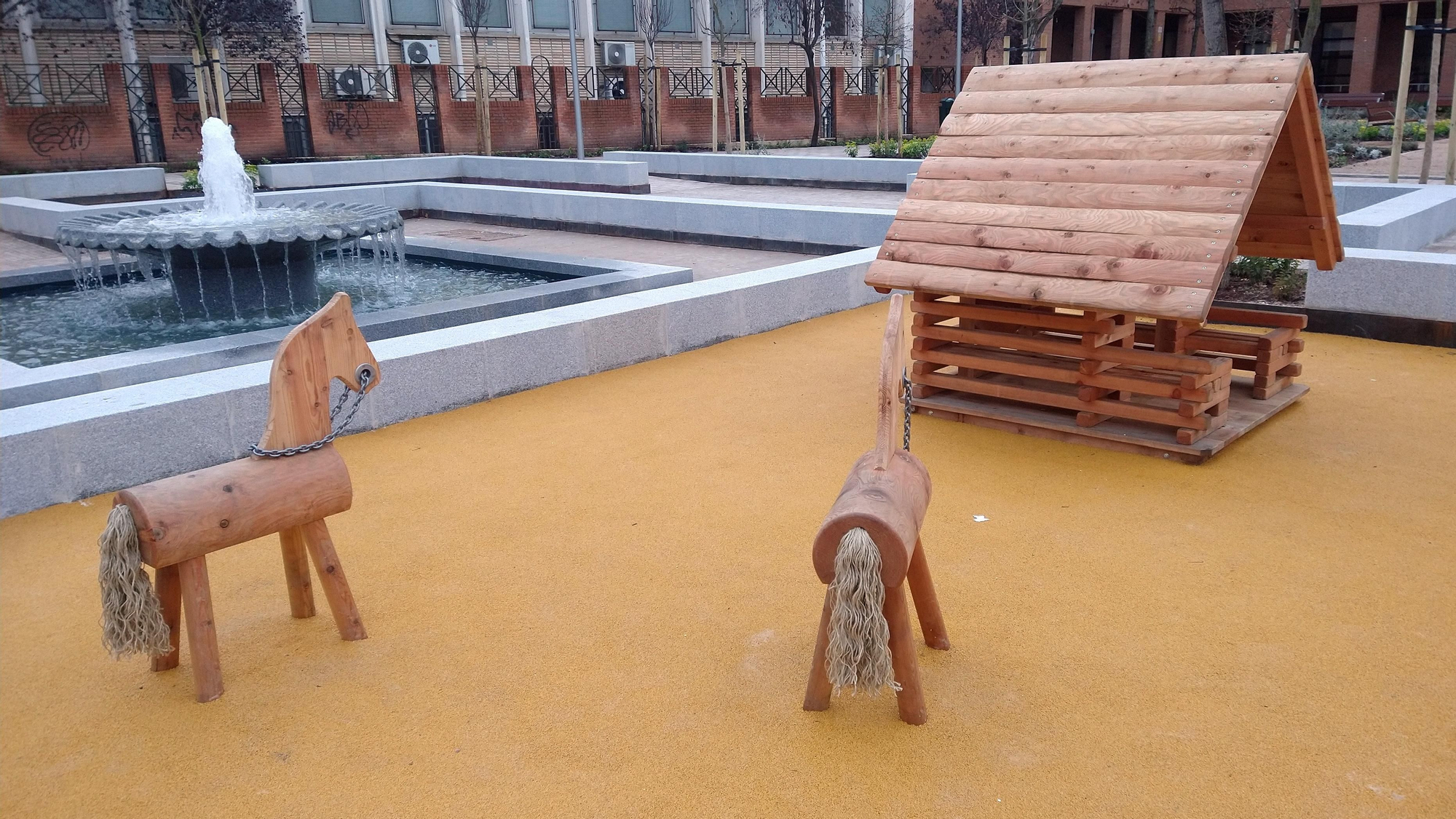 Vista de la plaza de la Remonta reformada