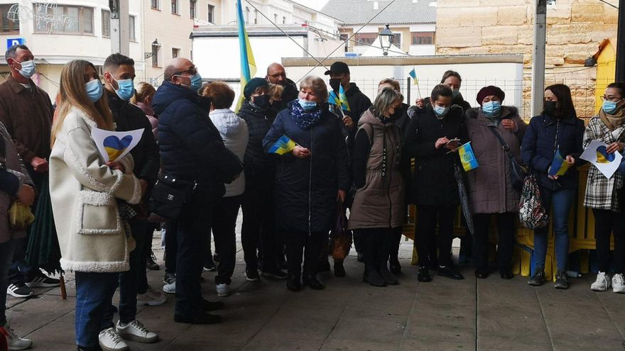 La comunidad ucraniana se ha concentrado en Villarrobledo para pedir el fin de la guerra