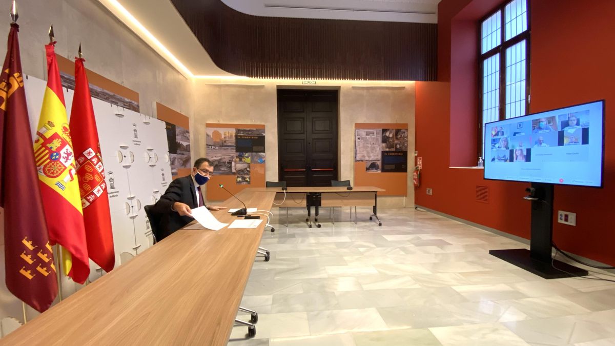El alcalde de Murcia, José Ballesta, durante la Junta de Portavoces para abordar nueva medidas contra la COVID-19