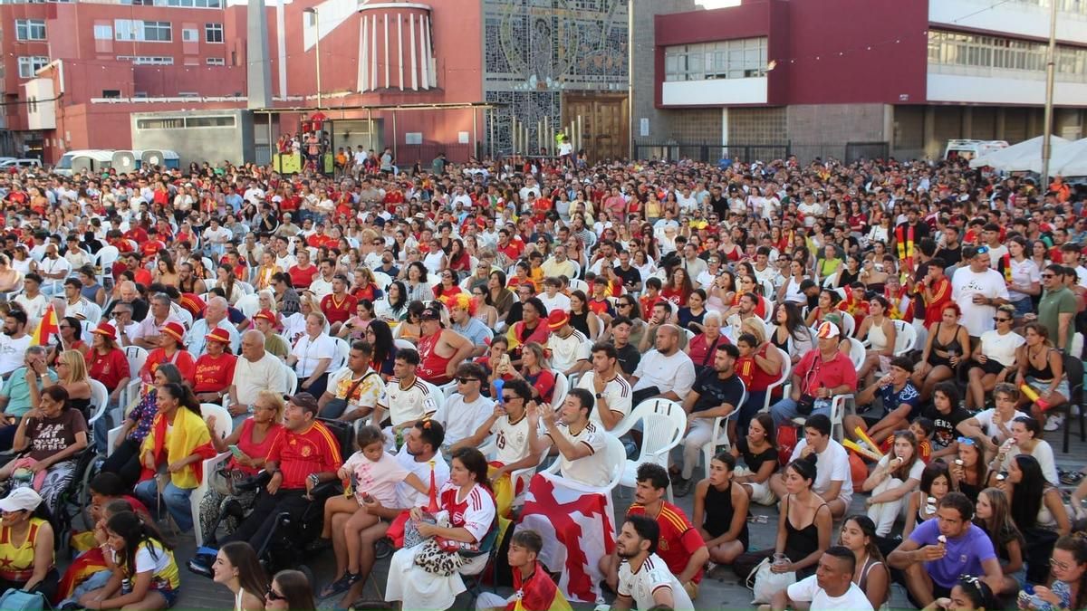 Más de 4.000 personas celebran juntas en Las Palmas de Gran Canaria la victoria de España ante Francia