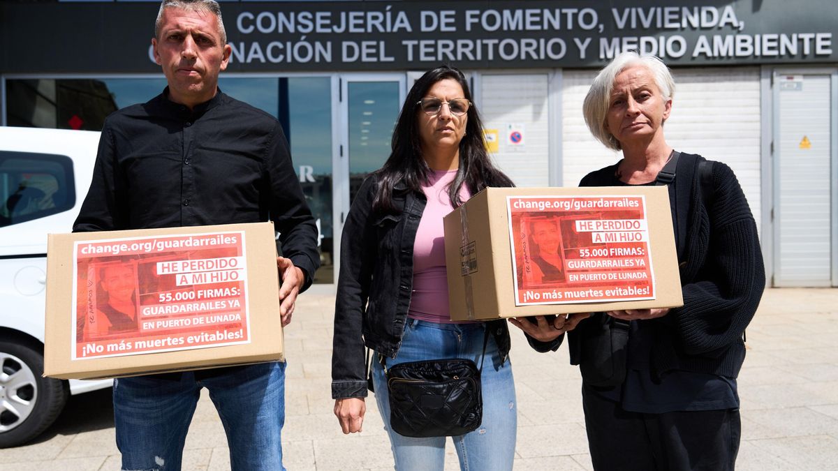Padres de algunos de los cuatro jóvenes madrileños fallecidos en marzo en un accidente de tráfico en el puerto de Lunada.