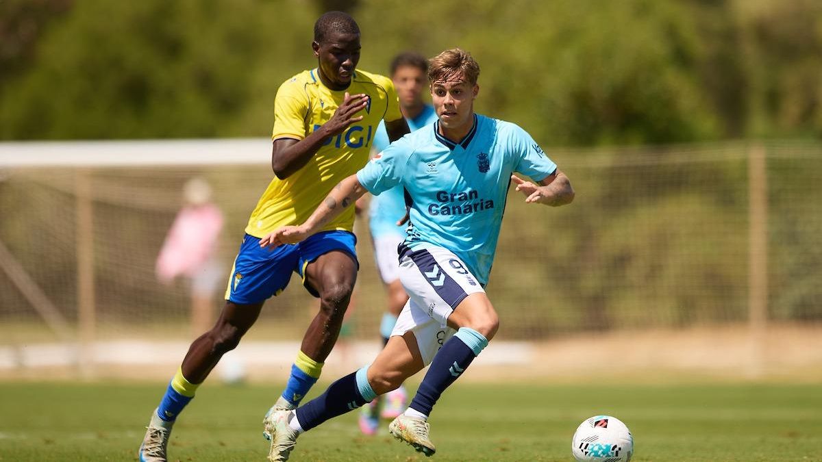 Jeremia Recoba en el amistoso ante el Cádiz
