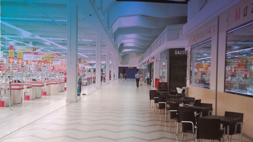Terraza interior del centro comercial La Abadía