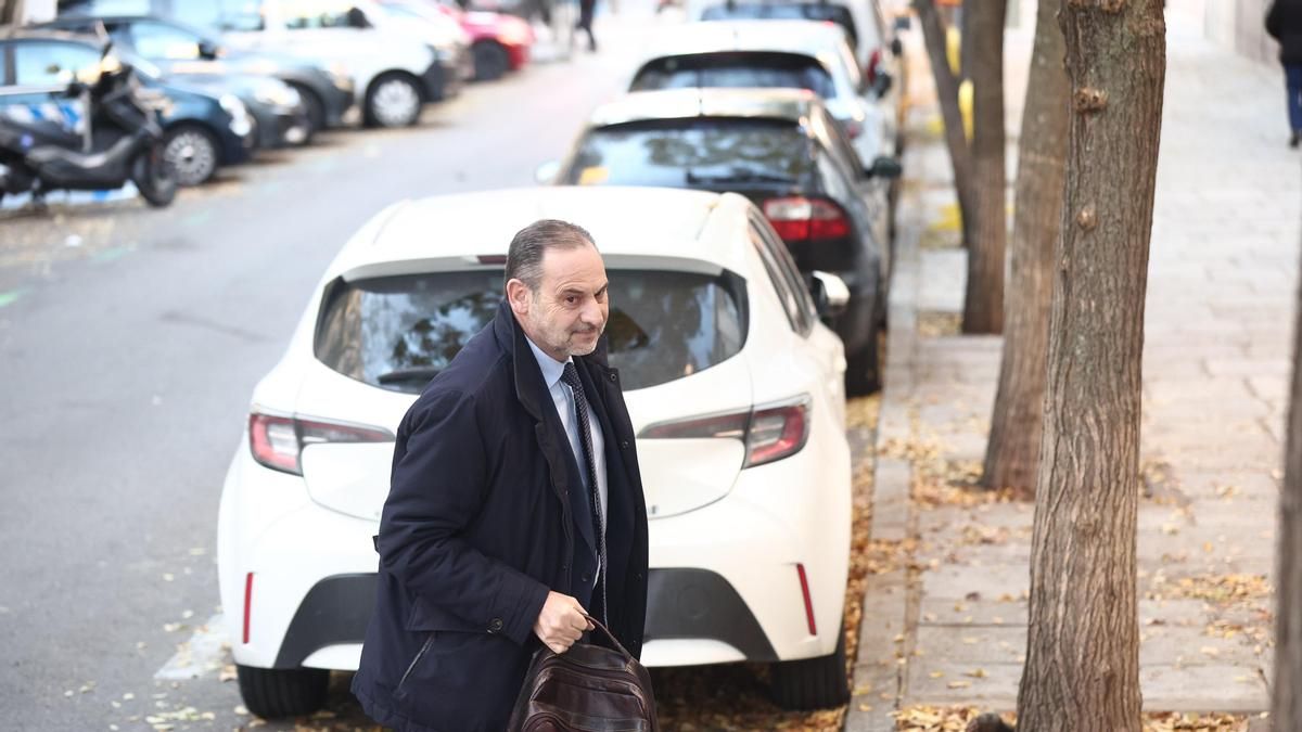 El exministro José Luis Abalos a su llegada al Tribunal Supremo, el pasado 27 de noviembre de 2025