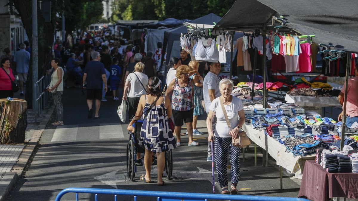 Mercadillo del sector sur vuelve junto a la avenida de Cádiz