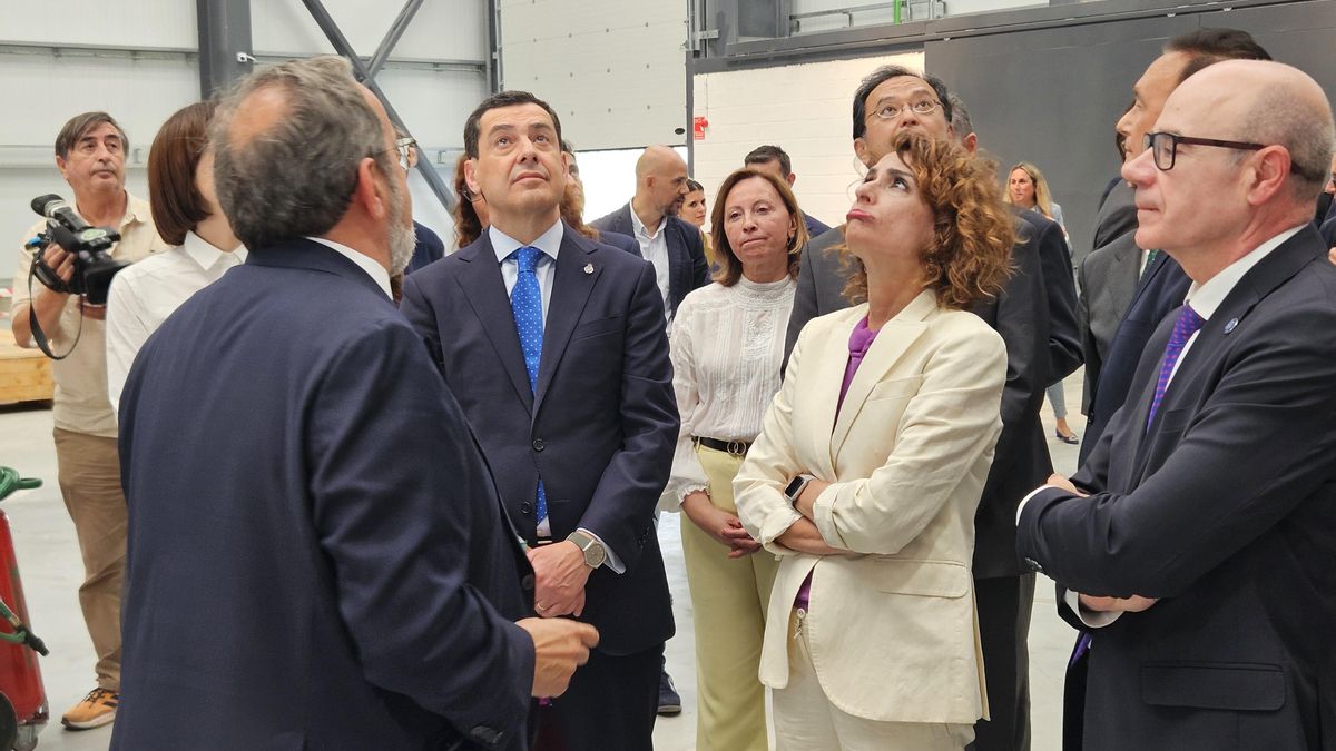 Juan Manuel Moreno y María Jesús Montero han establecido la clave política regional en el evento