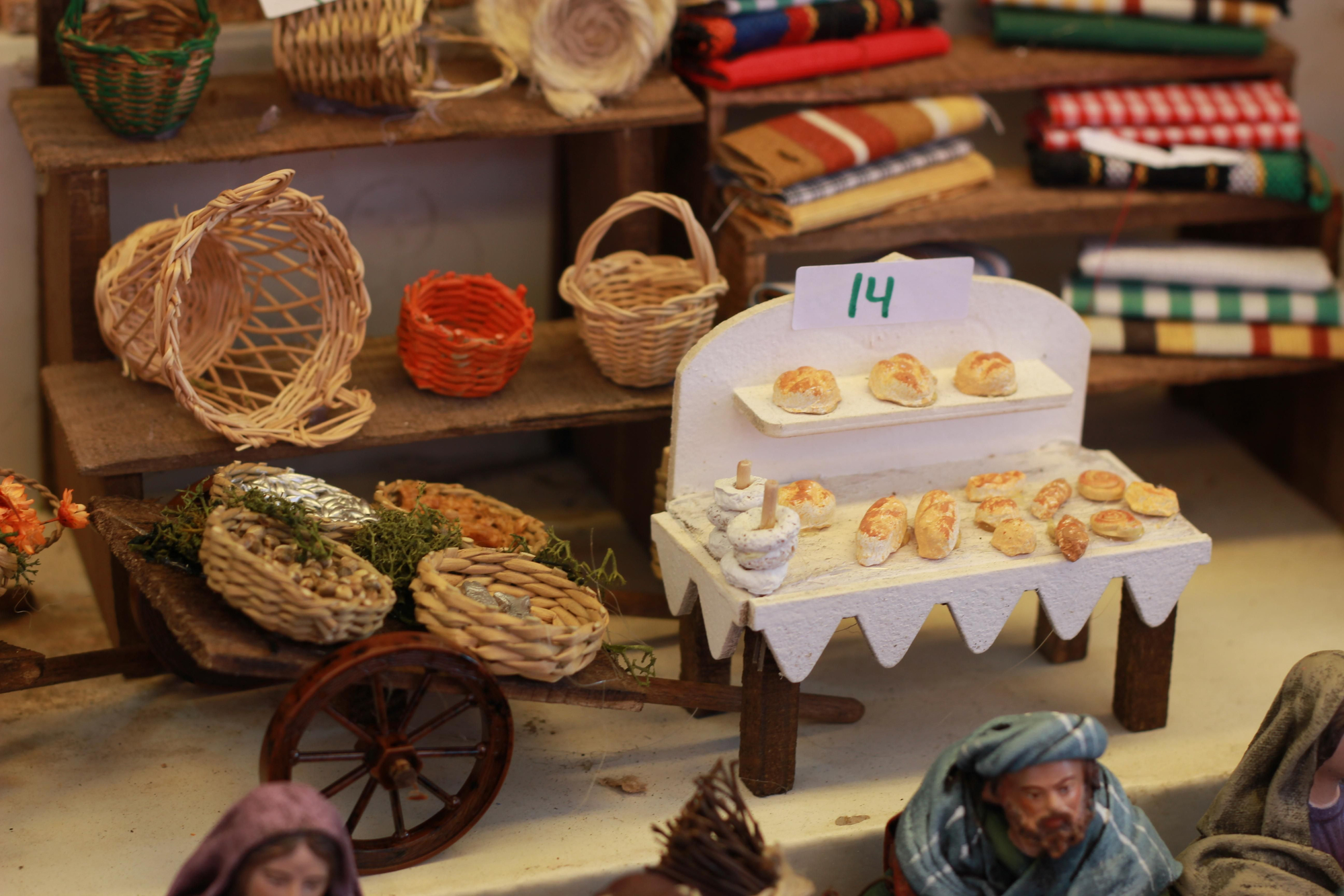 Recorrido puesto a puesto por la Navidad en la Plaza Mayor de Madrid