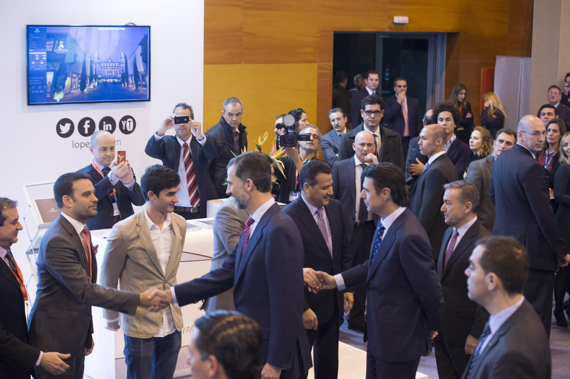 Visita de los Reyes al stand de Lopesan en Fitur
