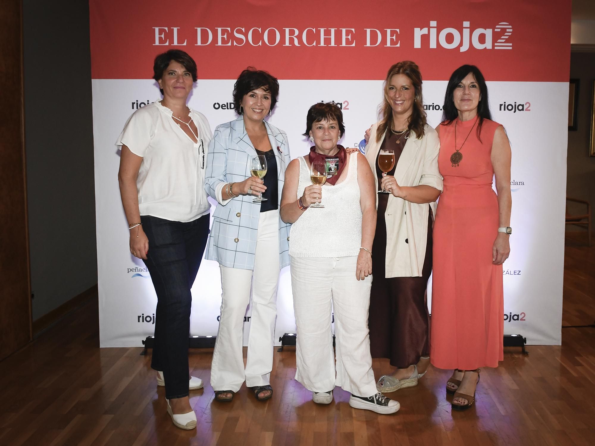 La diputada de IU Henar Moreno con responsables de elDiario.es y Rioja2
