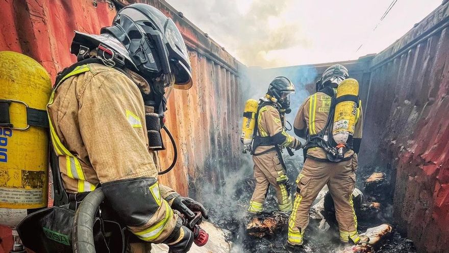 Bomberos de Murcia al borde del colapso: “Rellenamos los equipos de respiración con compresores caducados”