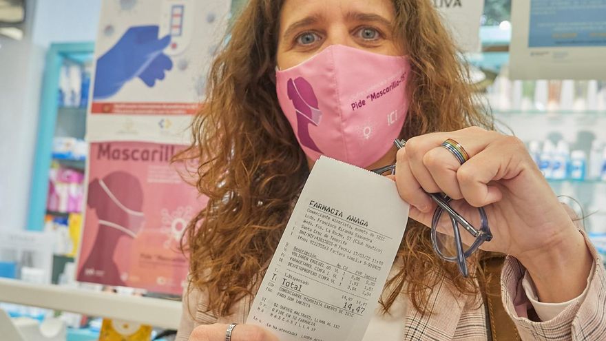 Kika Fumero muestra el ticket de farmacia que ahora recordará la campaña.