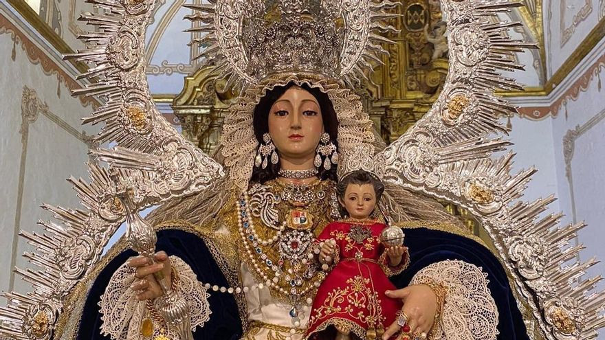 La imagen calcinada de la Virgen de Gracia de Almadén de la Plata es irrecuperable