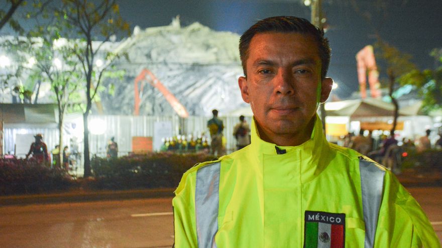 Un mexicano en la búsqueda de supervivientes en Bangkok: aún puede haber "un milagro"