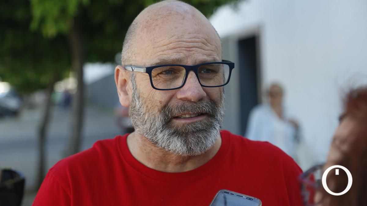 Caravana de vehículos para mostrar su disconformidad con la apertura de comercios en domingos y festivos