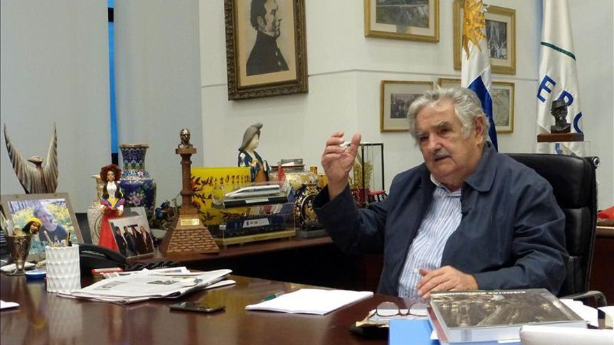 Mujica apela a una "firme educación en tolerancia" en el aniversario del Holocausto