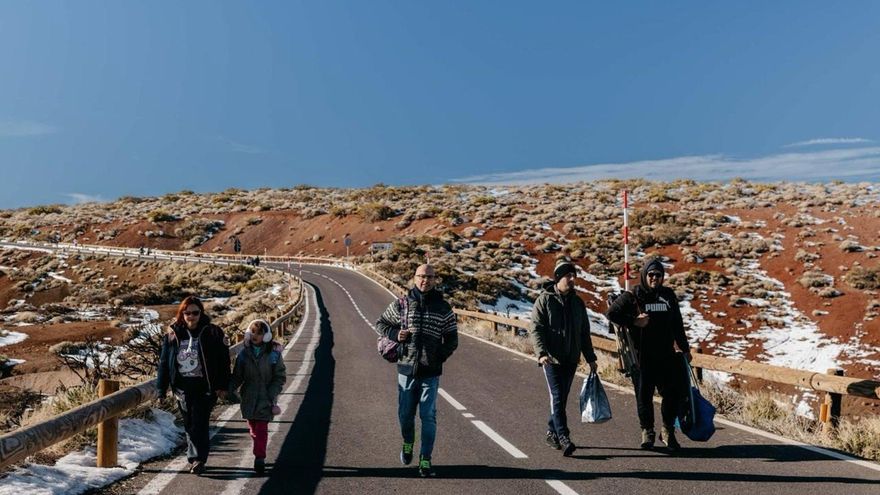 Más de 5.500 personas utilizan las guaguas lanzadera de acceso al Teide activadas tras la nevada