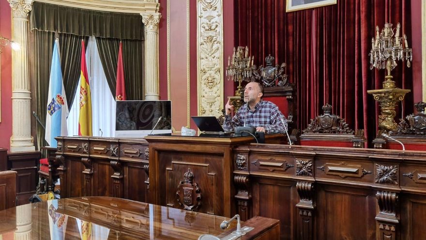 El alcalde de Ourense, los "bolardos asesinos" y los imitadores de Rudolf Hess