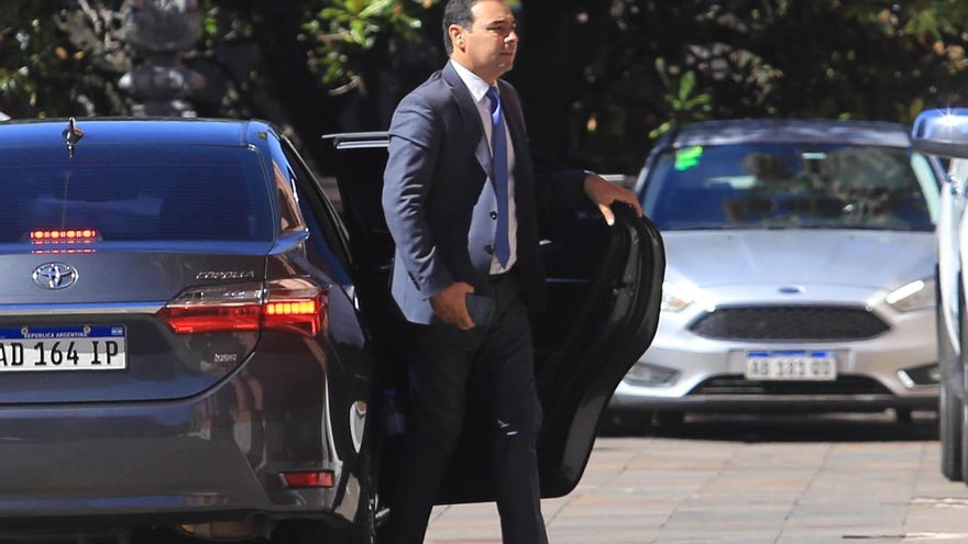 Gustavo Valdés busca contener las críticas a su gobierno por la desaparición de Loan Peña