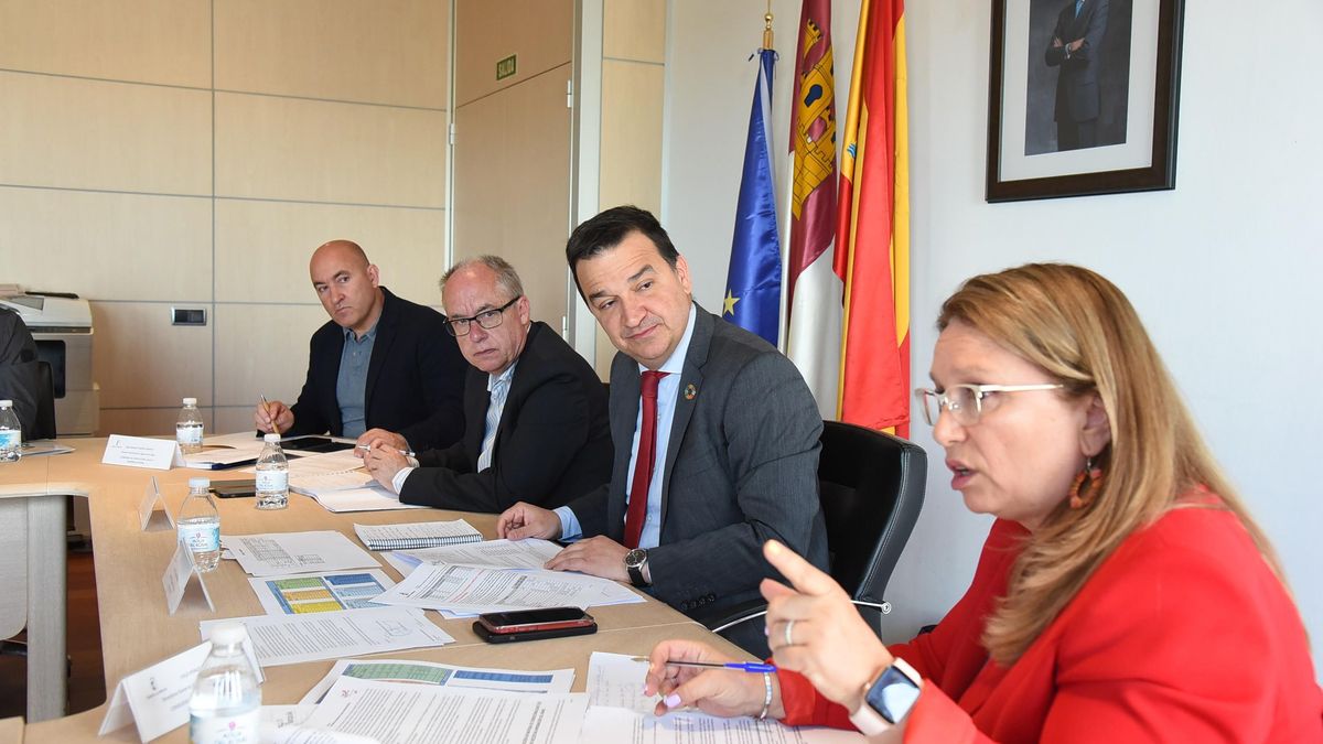 El consejero de Agricultura, Agua y Desarrollo Rural, Francisco Martínez Arroyo