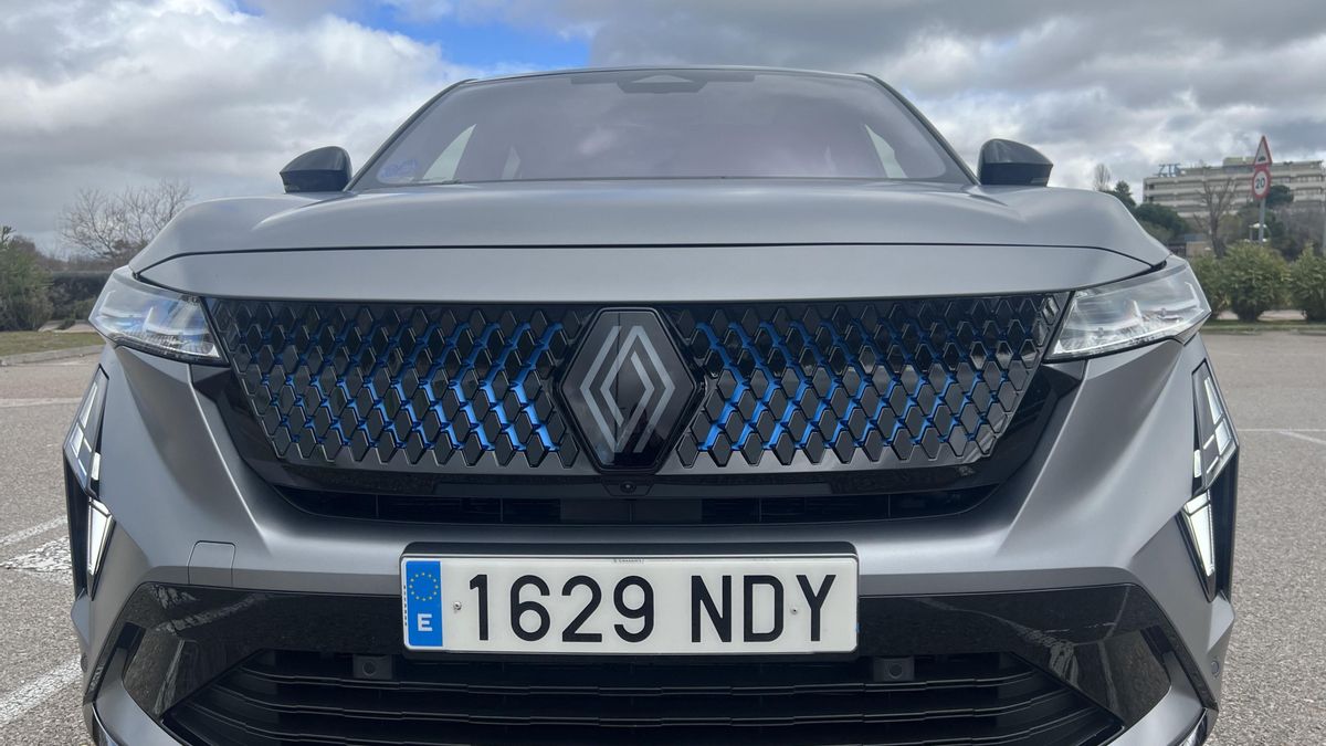 Parrilla con trazos azules de la versión Atelier Alpine.