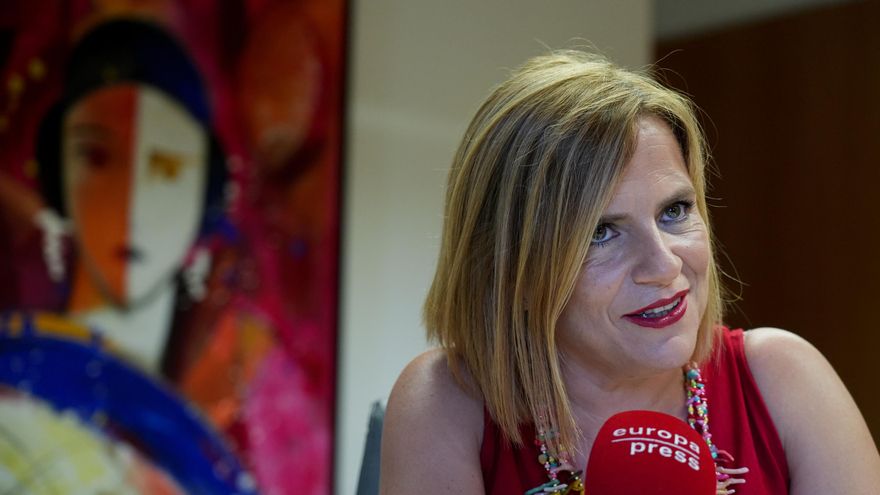 La delegada del Gobierno en la Comunitat Valenciana y secretaria general del PSPV-PSOE en la ciudad de València, Pilar Bernabé, durante la entrevista con Europa Press.