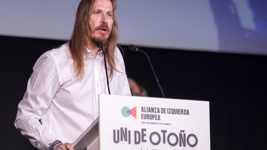 El secretario de Organización y portavoz de Podemos, Pablo Fernández, durante una intervención en la  Universidad de Otoño de Podemos en el Palacio de la Prensa de Callao, a 19 de octubre de 2025, en Madrid (España).