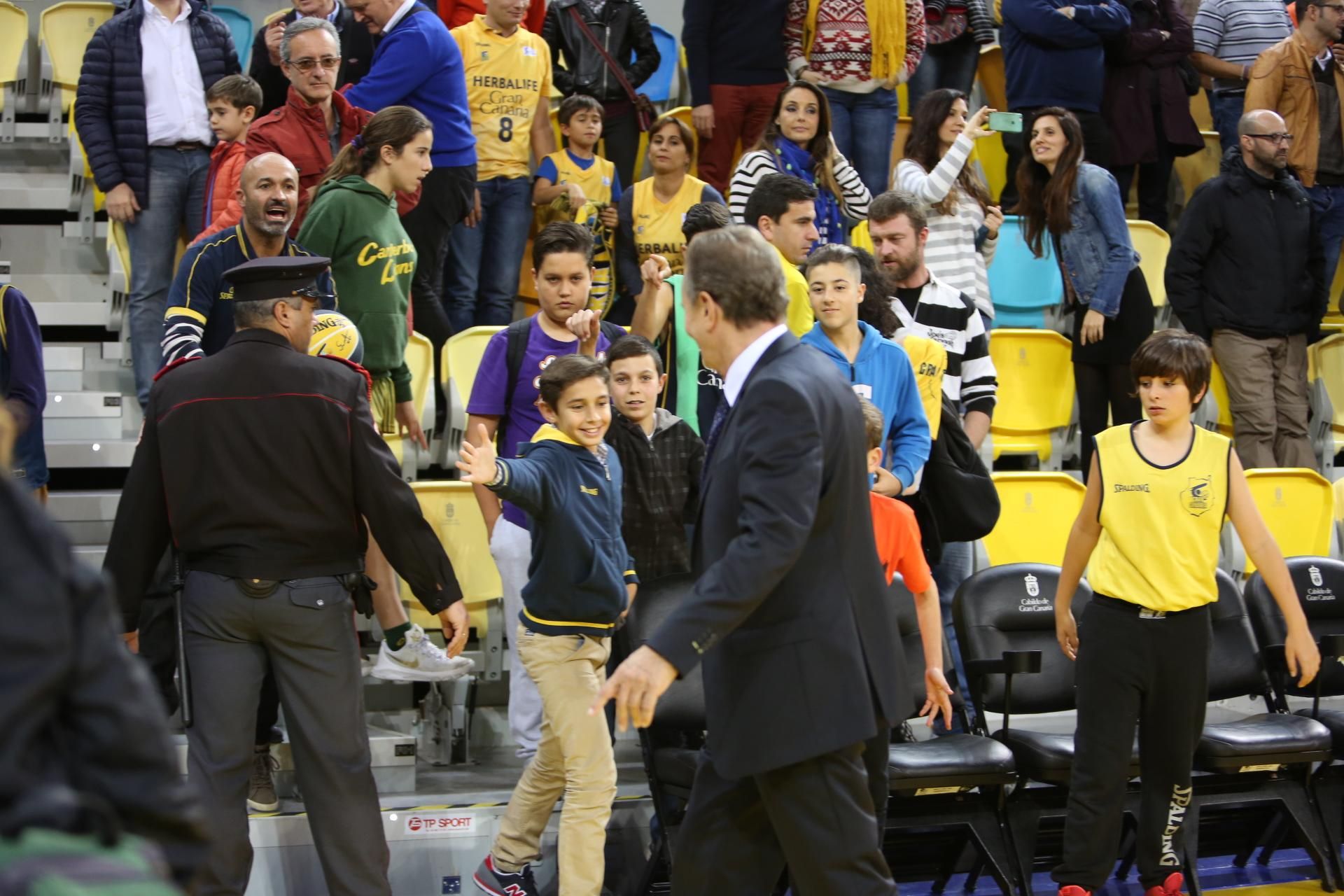 Imágenes del encuentro disputado en el Gran Canaria Arena entre el Herbalife y el Limoges. (Alejandro Ramos).