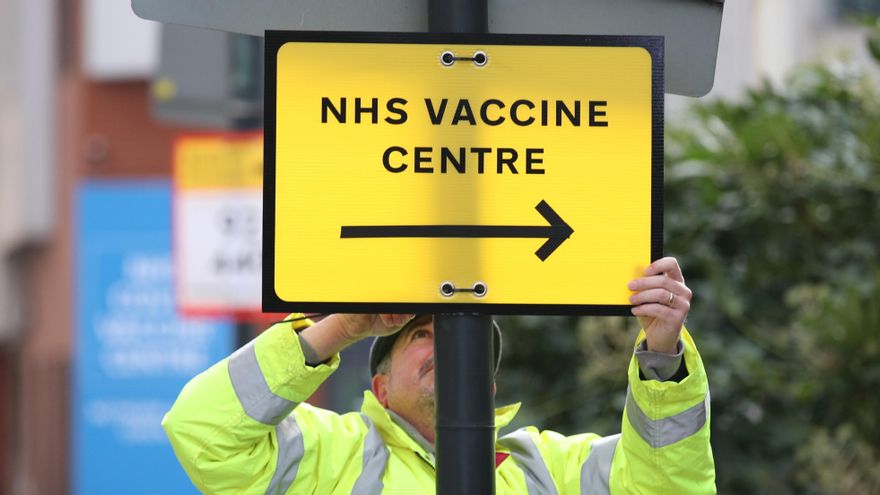 Centro de vacunación contra el coronavirus en Londres.