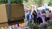 El alcalde de Madrid y la vicealcaldesa, José Luis Martínez-Almeida y Begoña Villacís, durante la reversión de la calle Galileo.