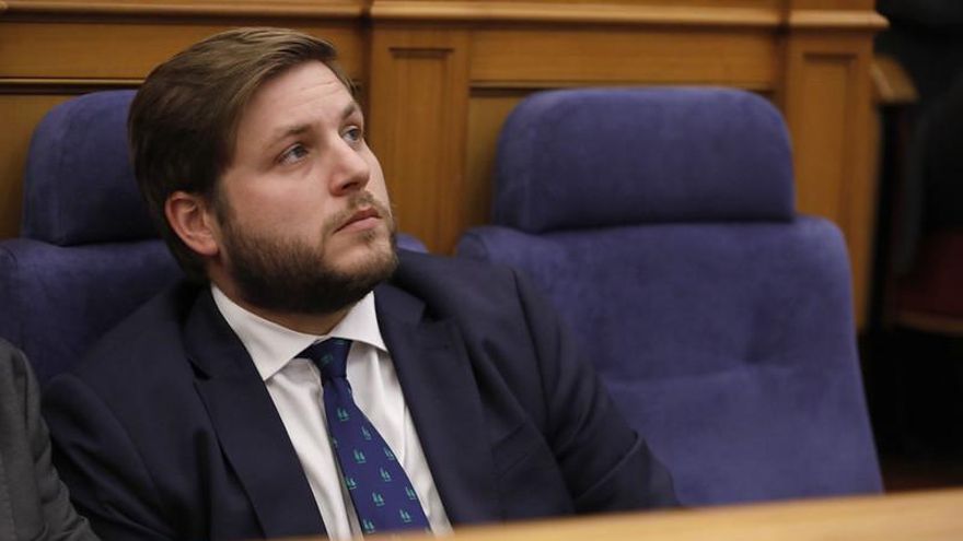 El consejero de Fomento de Castilla-La Mancha Nacho Hernando en las Cortes regionales