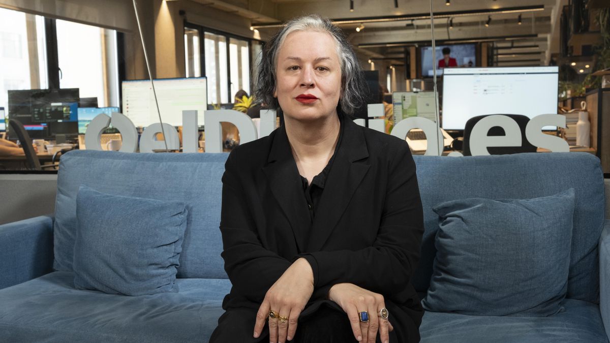 Alana S. Portero en la redacción de elDiario.es